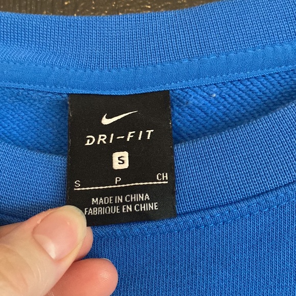 Nike Cropped Crew Neck - Picture 3 of 3